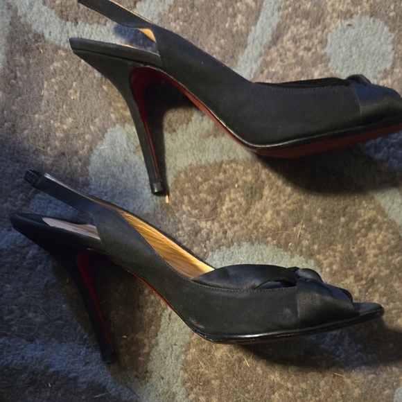 Christian Louboutin Elegant Black Satin Heels - Picture 4 of 6